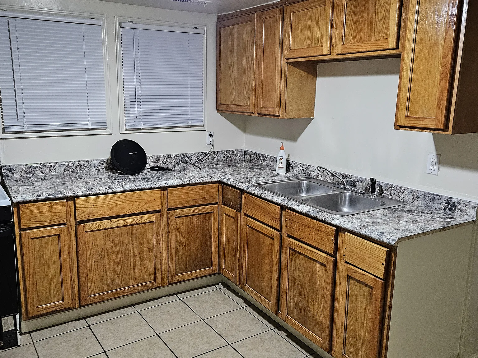 3 bed, 950 sqft, $1,050 — Photo 2