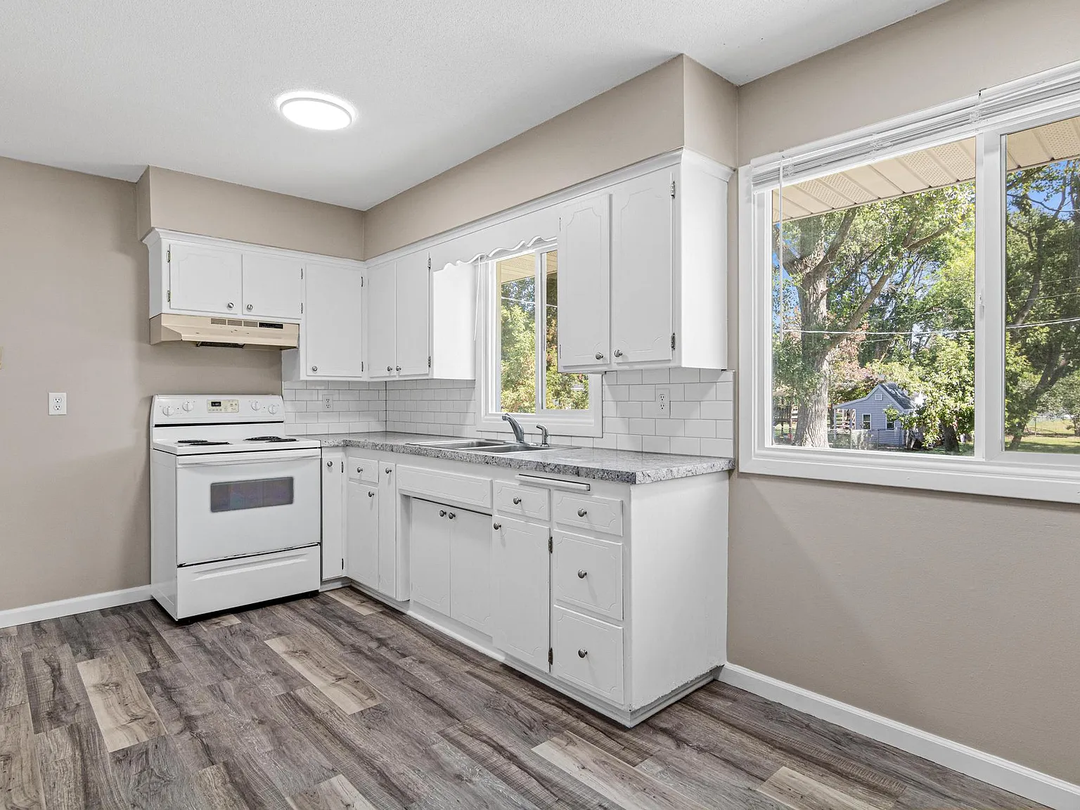 4 bed, 1400 sqft, $1,800 — Photo 4