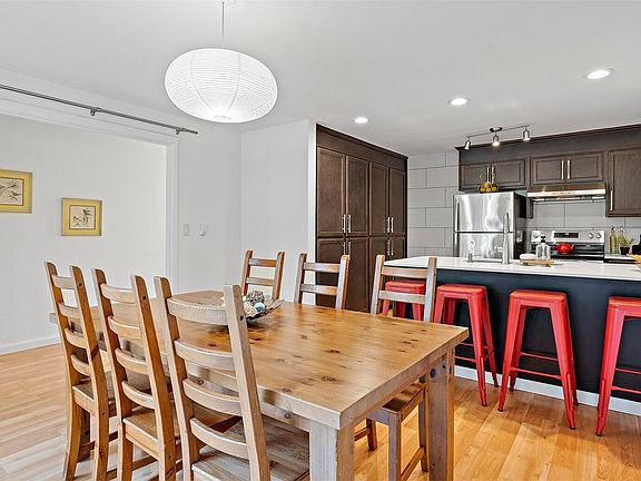 3rd image of 152 SW 200th Street