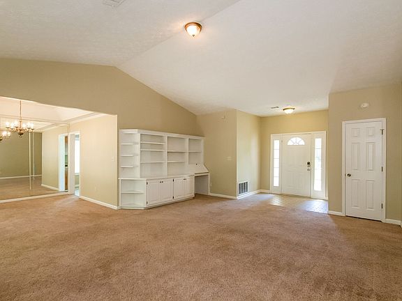 5th image of 185 Chesterfield Ct