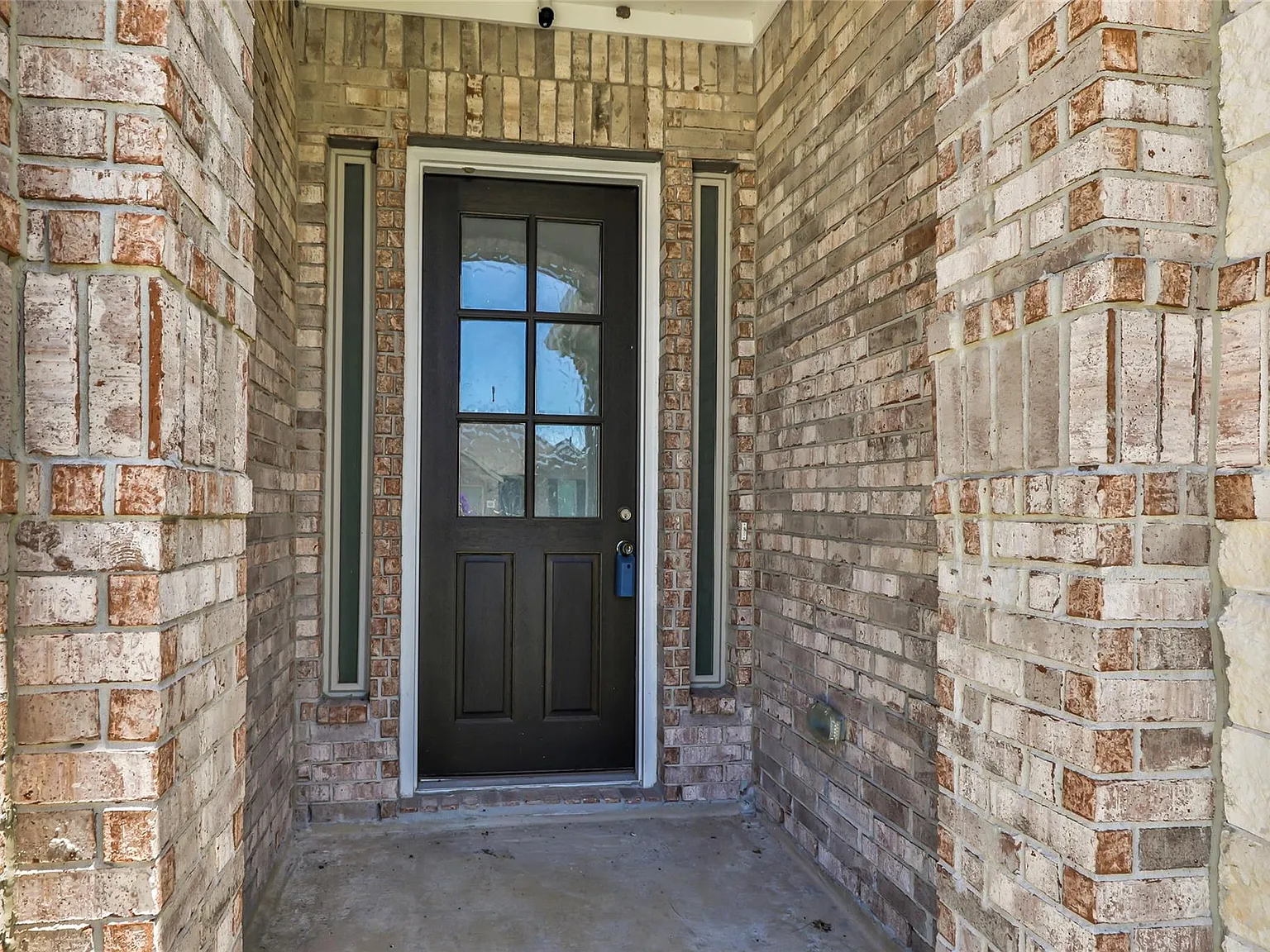 4 bed, 3.0 bath, 2204 sqft, $2,600 — Photo 4