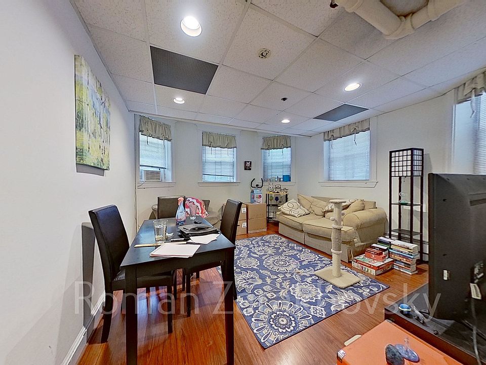 1st image of 10 Orkney Rd #C