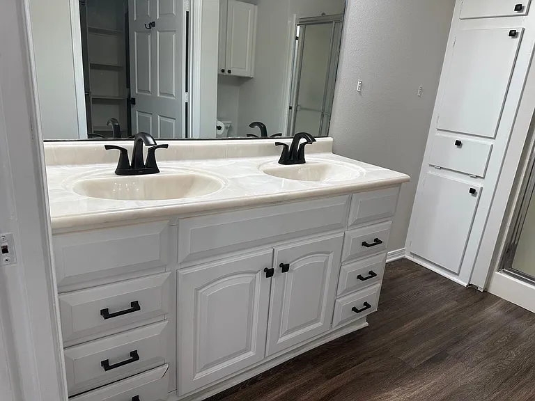 1813 Riverstone Ln — Photo 9