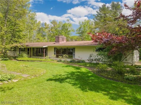 7780 Clarion Dr, Chagrin Falls, OH 44022