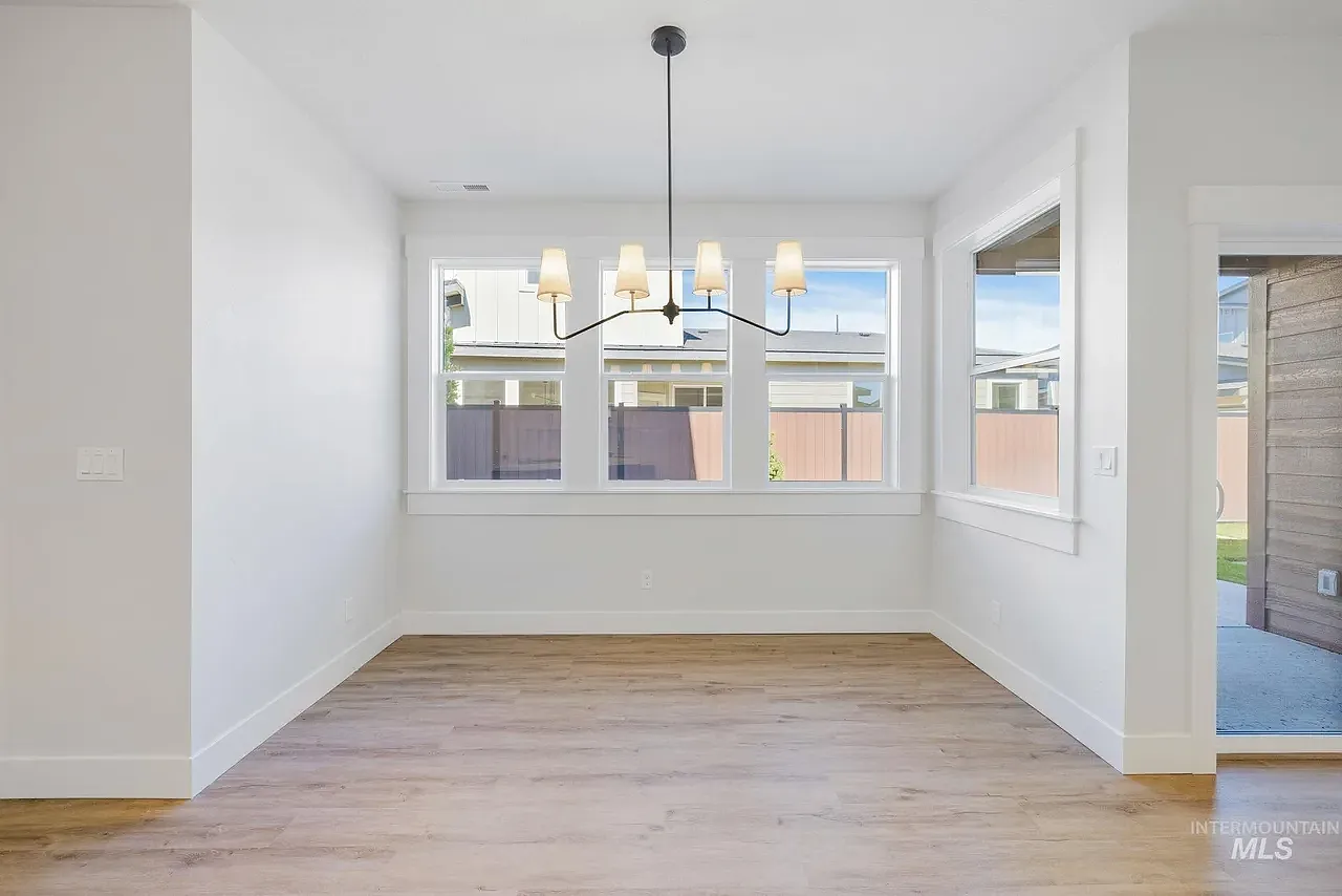 2 bed, 2.5 bath, 1692 sqft, $2,000 — Photo 3