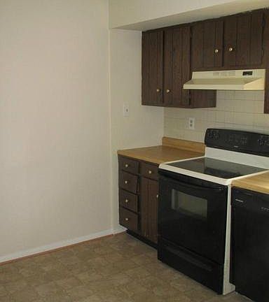 5th image of 420 Winterberry Dr