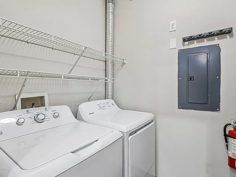 Contemporary laundry room