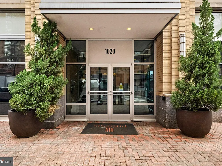1020 N Highland St #907 — Photo 3