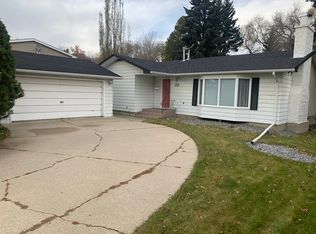 66 Fairway Dr NW, Edmonton, AB T6J2C3