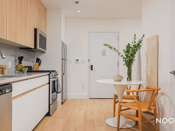 4th image of 378 Weirfield St Penthouse 4