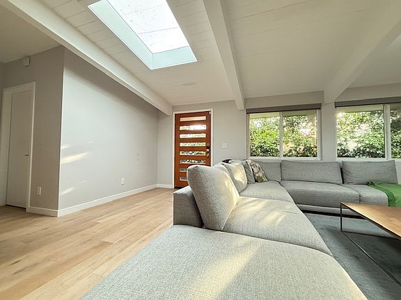 3rd image of 765 Gailen Ave