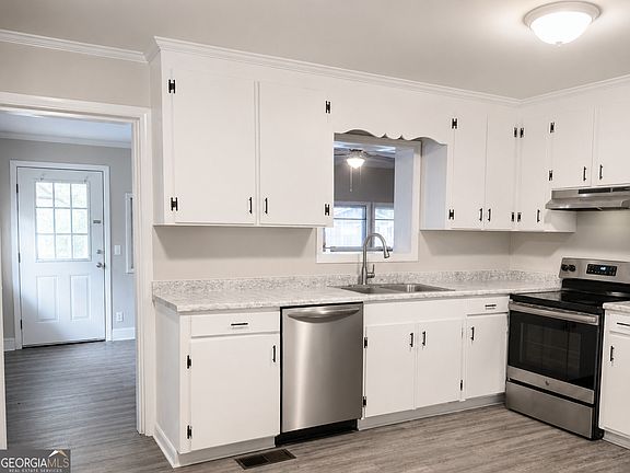 5th image of 411 College Blvd