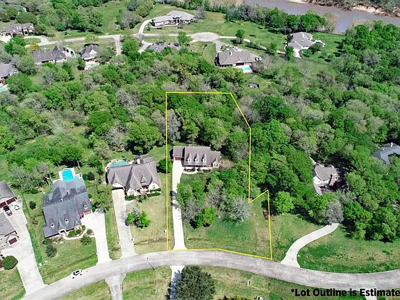3rd image of 32602 Waterworth Ct