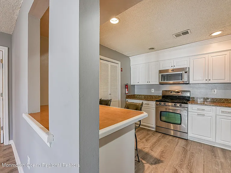 45 Tulip Ln — Photo 6