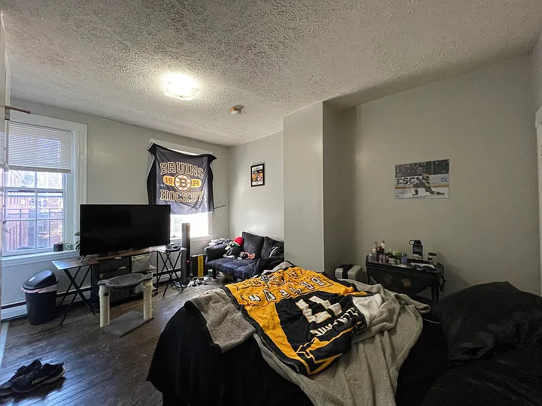 41 Anderson St #32 — Photo 2