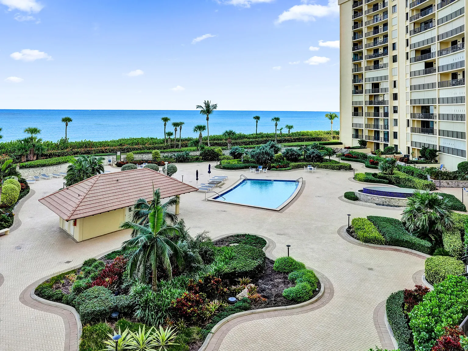2 bed, 2.0 bath, 1270 sqft, $4,500 — Photo 4