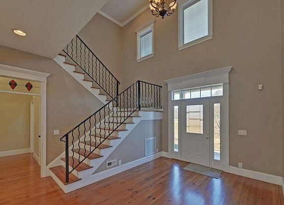 3rd image of 718 Hidden Lake Rd