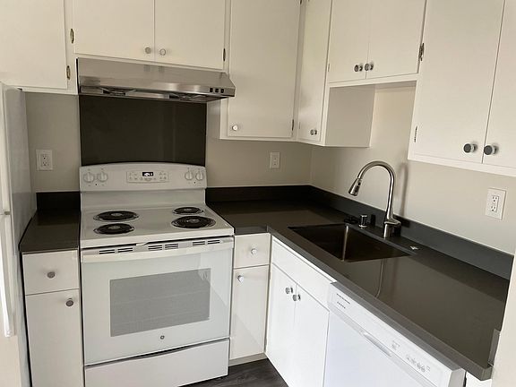 4th image of 479 Fair Oaks St #3