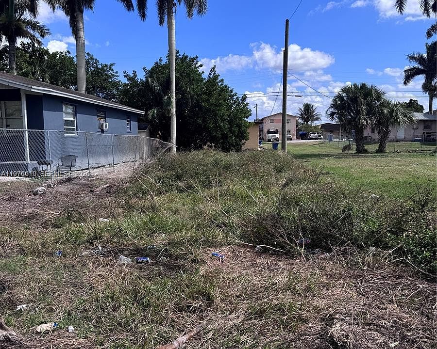1st image of 609 SW 8th St
