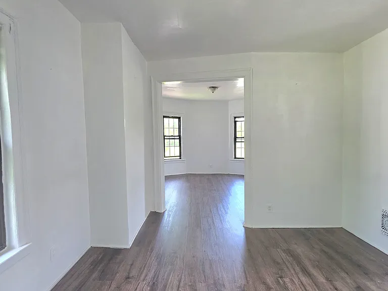768 Glenwood Ave — Photo 9