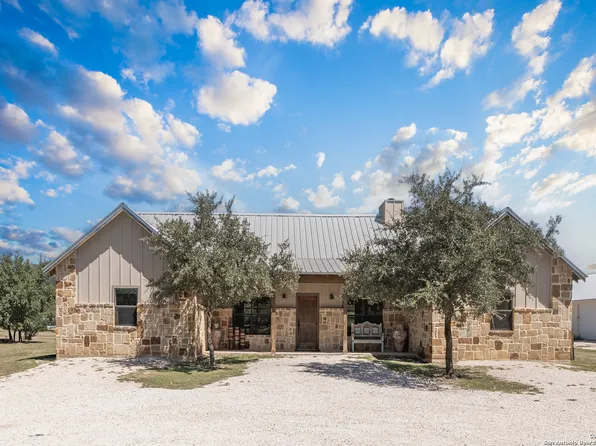 888 Tierra Linda Dr, ConCan, TX 78881