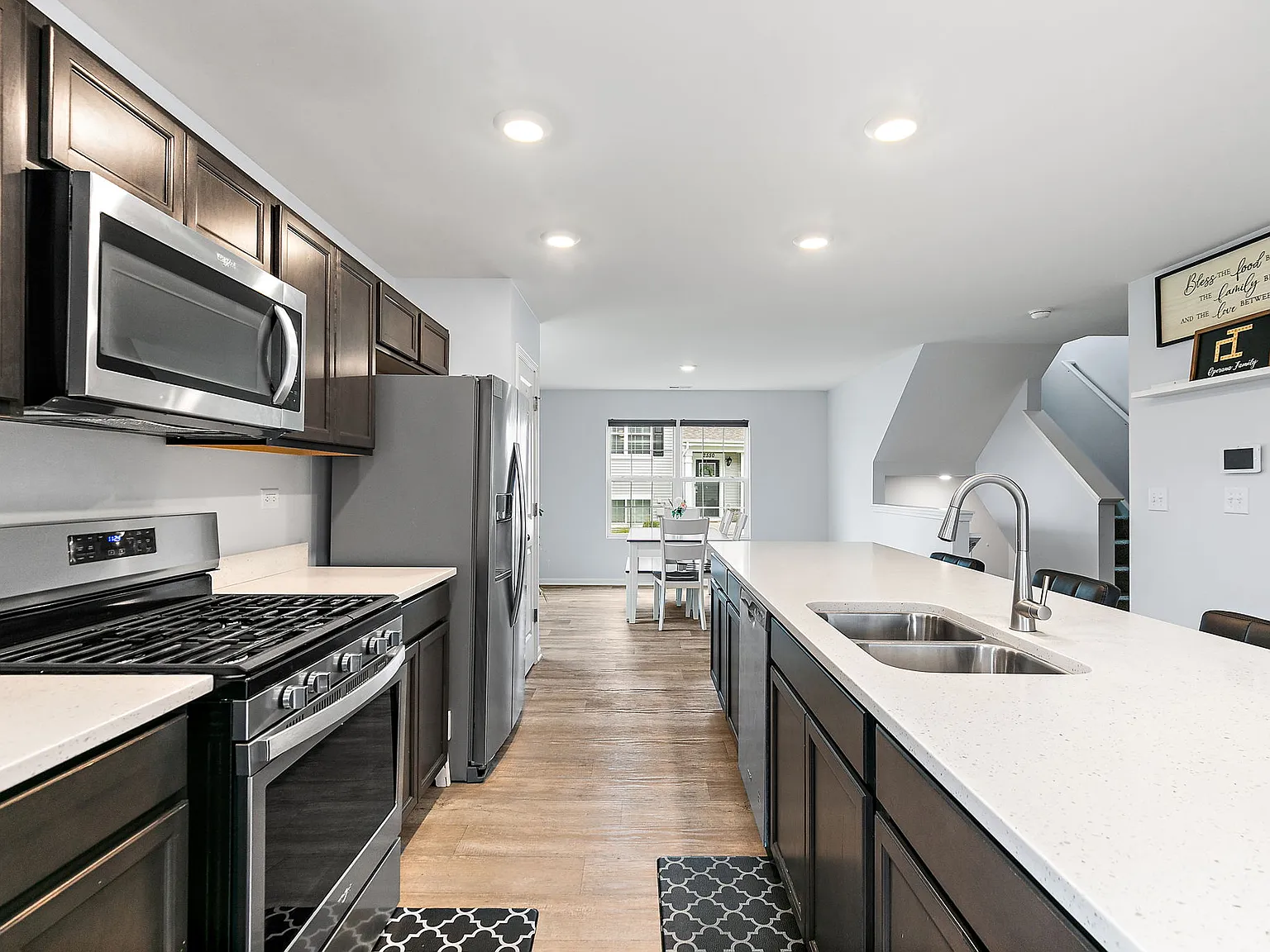 3 bed, 2.5 bath, 1756 sqft, $2,650 — Photo 2