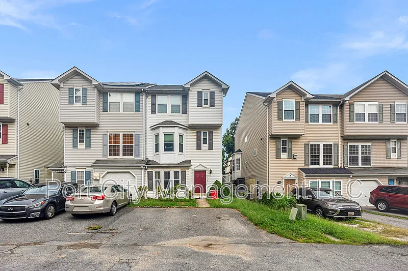 1 bed, 1.0 bath, 650 sqft, $1,300 — Photo 1