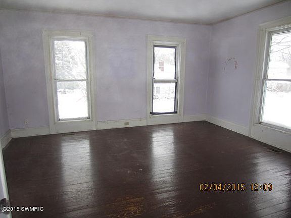 5th image of 1115 Perry St