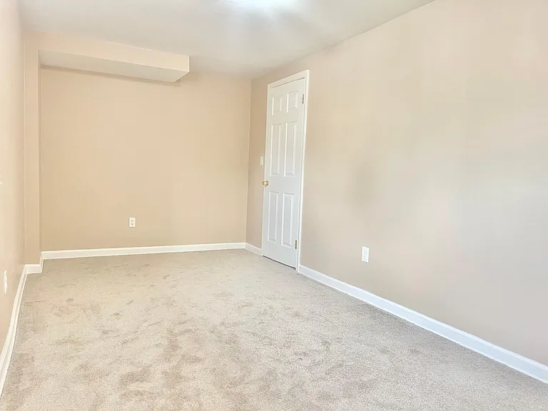 2090 Pilgrim Dr — Photo 36