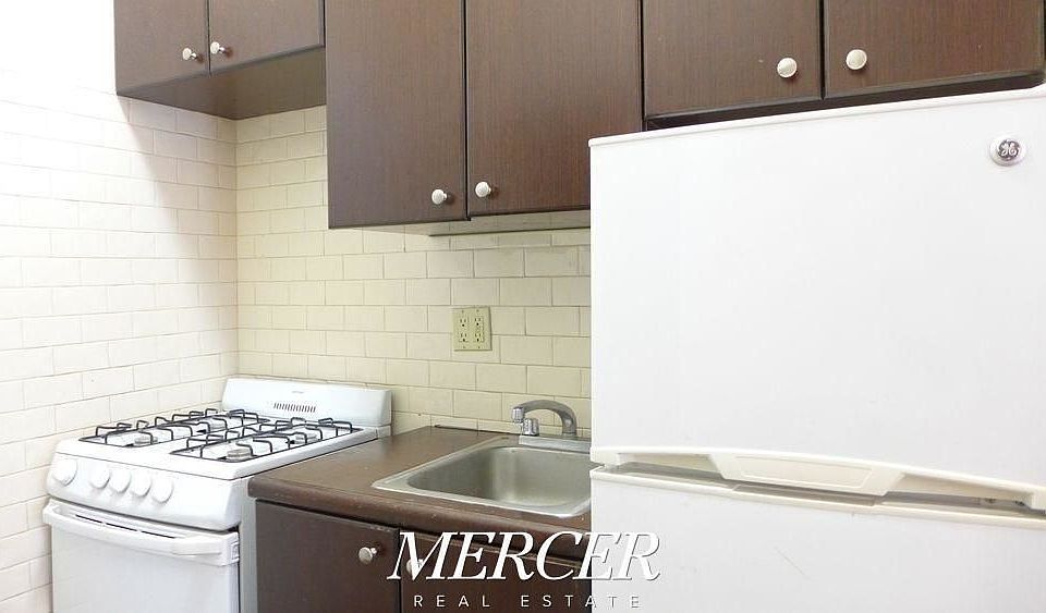 2nd image of 23 W 84th St APT 1C