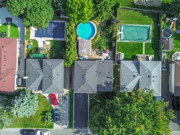 16 Grassington Cres, Brampton, ON L6S 1Z6
