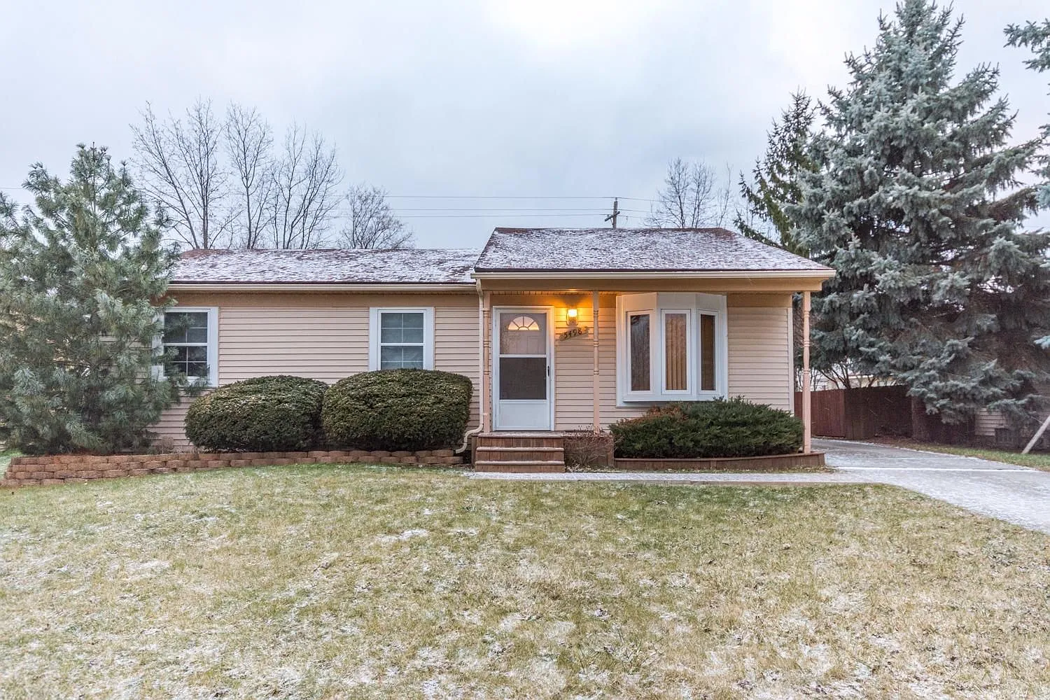 5498 Grayfield Cir photo 1