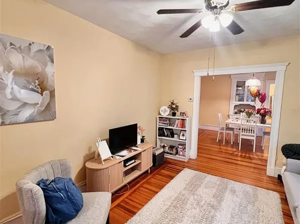 122 Willis Ave, Medford, MA