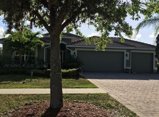 2247 Grove Dr, Naples, FL 34120