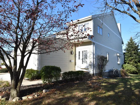 7756 W Tuckaway Shore Dr #7756, Franklin, WI 53132