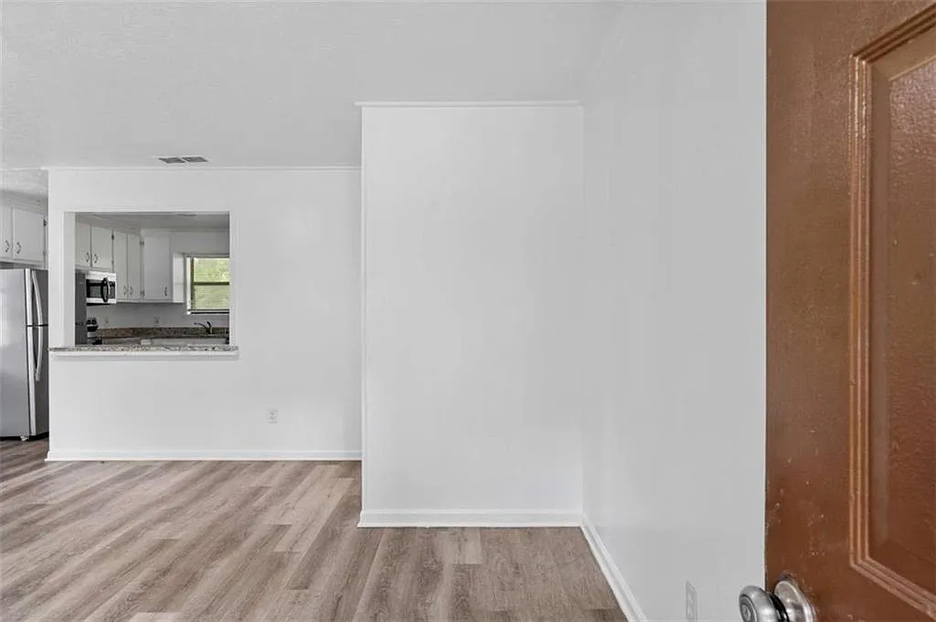 2 bed, 1.0 bath, $1,450 — Photo 2