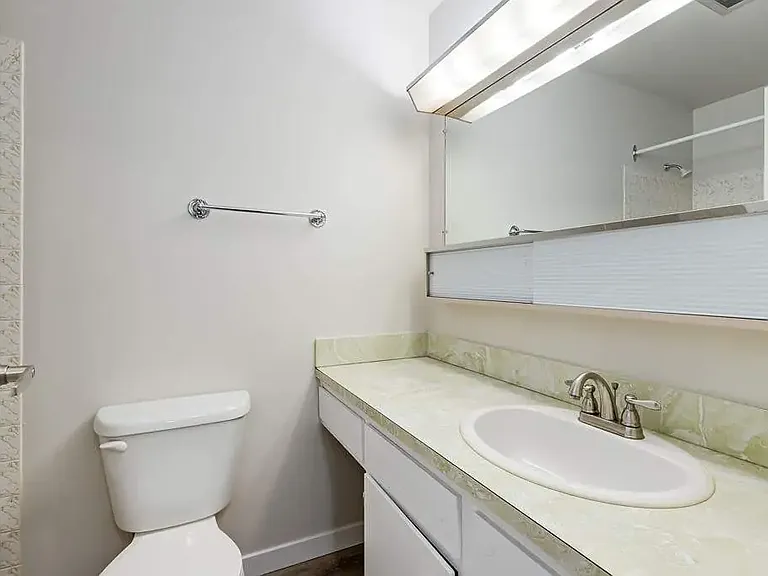 42 Campbell Cres SE #102 — Photo 21