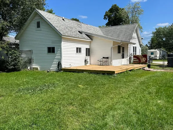 831 N Hemlock St, Evart, MI 49631