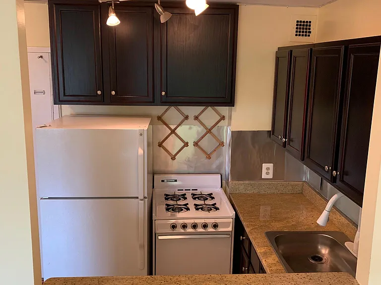 2800 Wisconsin Ave NW #410 — Photo 13
