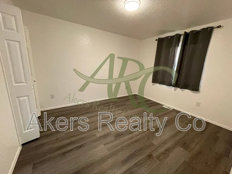 2722 Poplar St #B — Photo 6