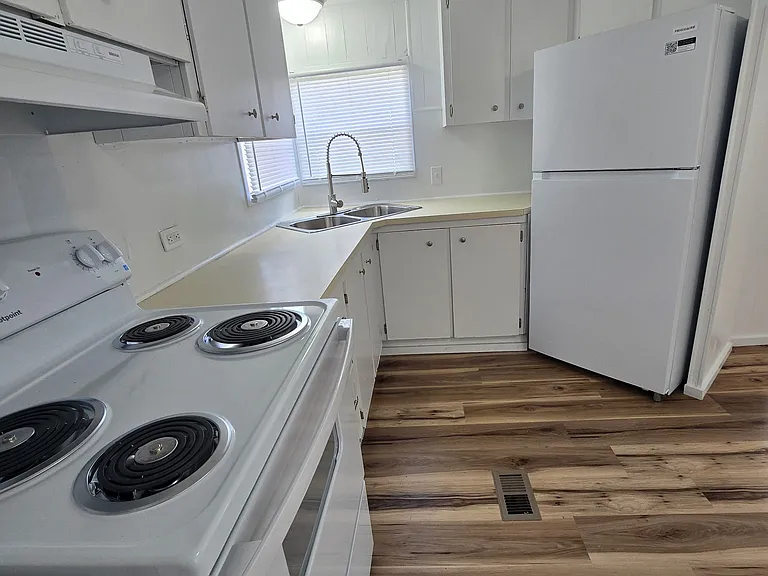 Shamrock Dr — Photo 10