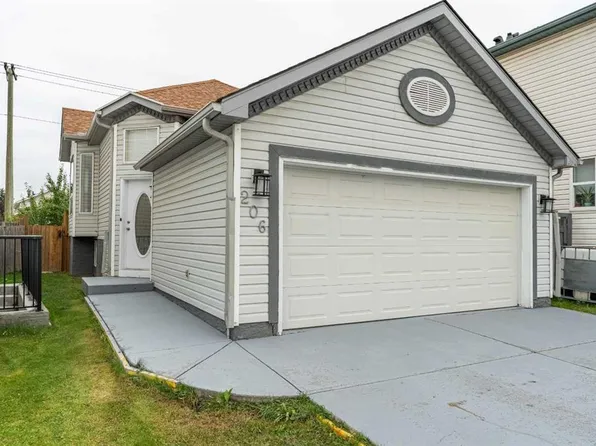 206 E Saratoga Close NE, Calgary, AB T1Y 7A1
