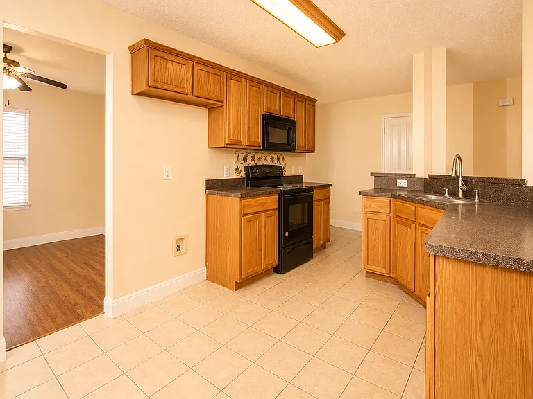 2404 Grover Cleveland Dr — Photo 5