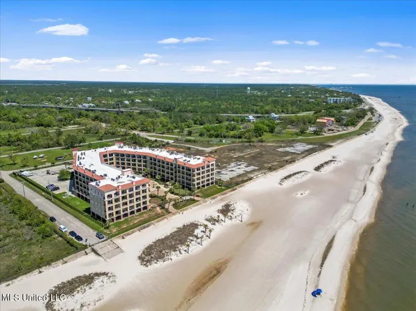 900 Village Ln APT 722, Pass Christian, MS 39571