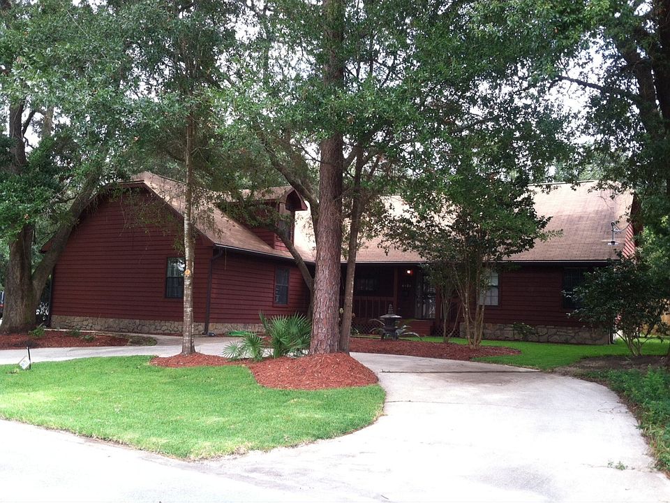Welcome to 6865 Cedar Lake Dr! 