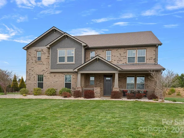 514 Alucio Ct, Matthews, NC 28104