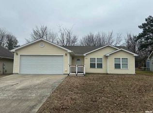 2020 E Creekwood Dr, Carbondale, IL 62902