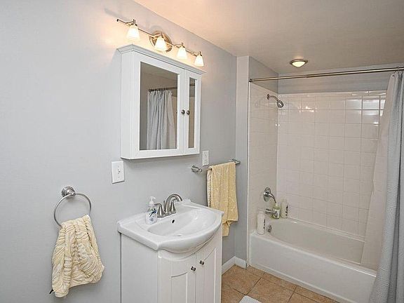 4th image of 3571 Zumstein Ave #5