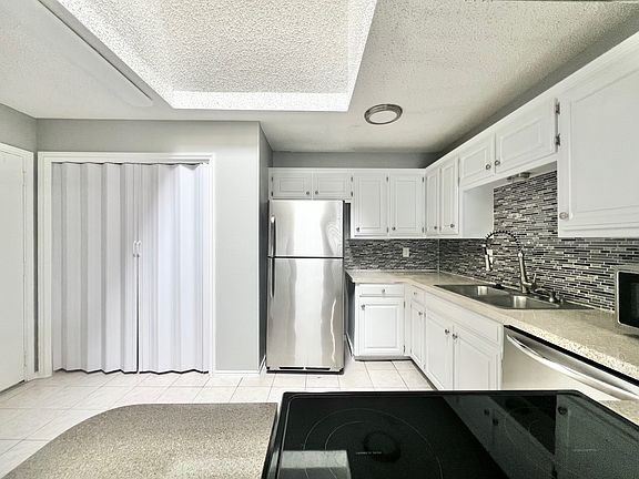 4th image of 11923 Garden Terrace Dr