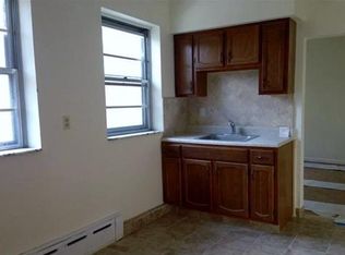 792 Edgewood Ln, Fort Lee, NJ 07024